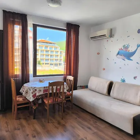 Apartment Dom-el Real In Raduga Complex