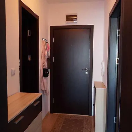 Apartment Dom-el Real In Raduga Complex